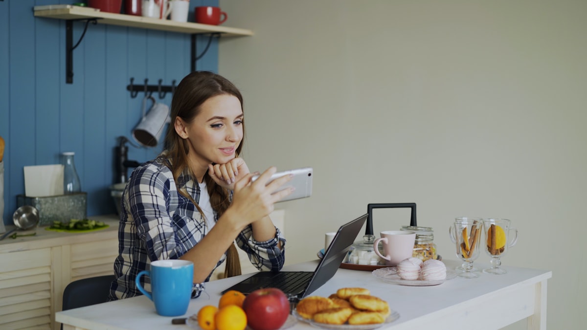 Nutritionist preparing healthy meal plan